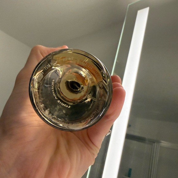 Louis Vuitton Apogée Perfume with White and Black Accents - Picture 3 of 5